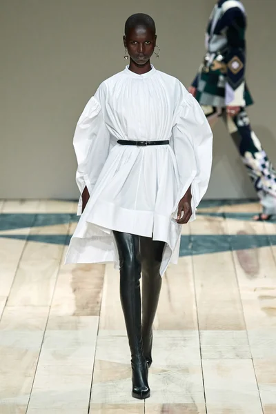 Look 15